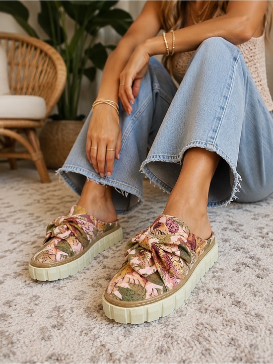 FARM Rio Shoes - FARM Rio Floral Platform Mules (SZ 9) 🦜 ☀️